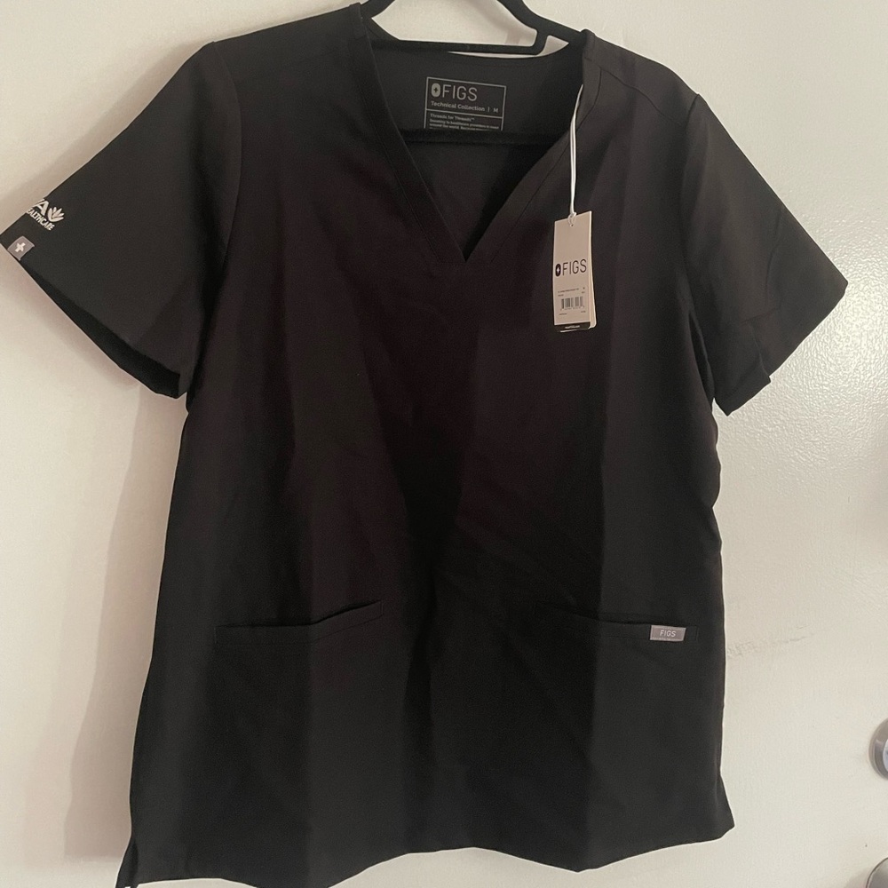 Figs casma three pocket top size medium